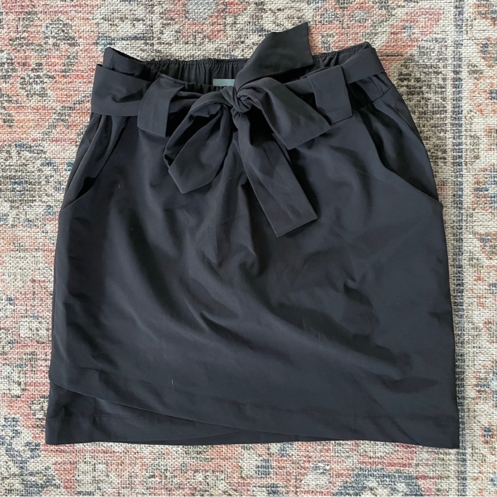 ATHLETA Black Skort with Adjustable Bow
- Size XXS